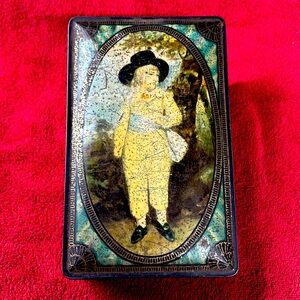 🩷Old vintage candy tin🍬